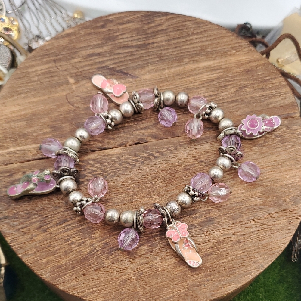 Silver Tone Flip Flop Charm Bracelet Adorable! Girly Feminine B3429